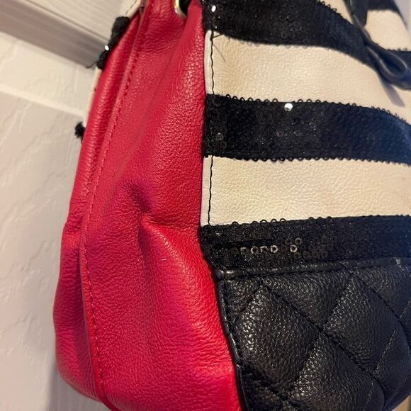 Betsey Johnson off white red and black sequins and quilted Medium satchel - Picture 4 of 16